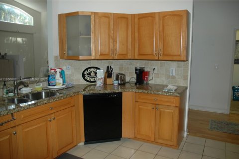 House in Coral Springs, Florida 3 bedrooms, 160.91 sq.m. № 1878955 - photo 13