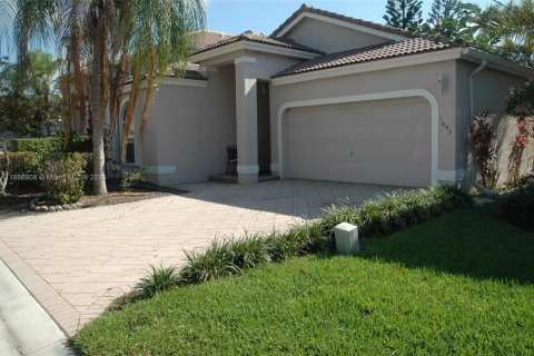 House in Coral Springs, Florida 3 bedrooms, 160.91 sq.m. № 1878955 - photo 1