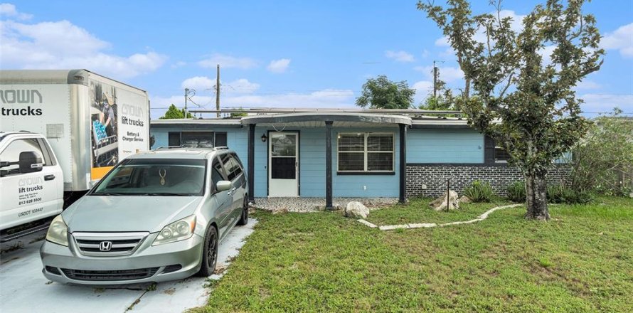 House in Holiday, Florida 3 bedrooms, 115.57 sq.m. № 1808183