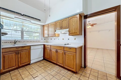 House in Tampa, Florida 3 bedrooms, 226.68 sq.m. № 2150339 - photo 14