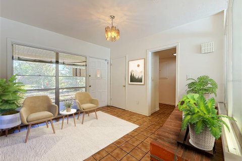 House in Tampa, Florida 3 bedrooms, 226.68 sq.m. № 2150339 - photo 8