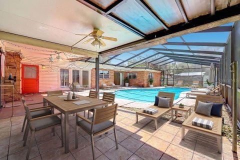 House in Tampa, Florida 3 bedrooms, 226.68 sq.m. № 2150339 - photo 2