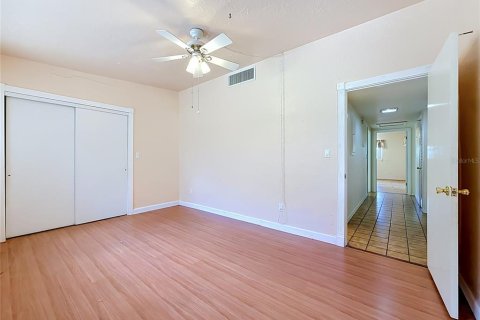 House in Tampa, Florida 3 bedrooms, 226.68 sq.m. № 2150339 - photo 22