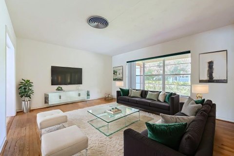 House in Tampa, Florida 3 bedrooms, 226.68 sq.m. № 2150339 - photo 11