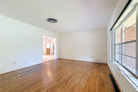 House in Tampa, Florida 3 bedrooms, 226.68 sq.m. № 2150339 - photo 10