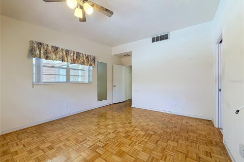 House in Tampa, Florida 3 bedrooms, 226.68 sq.m. № 2150339 - photo 29