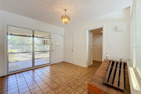House in Tampa, Florida 3 bedrooms, 226.68 sq.m. № 2150339 - photo 9