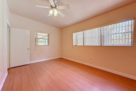 House in Tampa, Florida 3 bedrooms, 226.68 sq.m. № 2150339 - photo 21