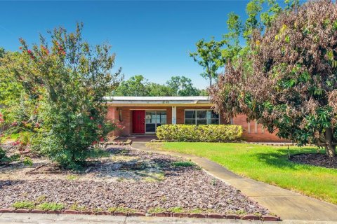 House in Tampa, Florida 3 bedrooms, 226.68 sq.m. № 2150339 - photo 5