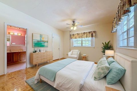 House in Tampa, Florida 3 bedrooms, 226.68 sq.m. № 2150339 - photo 19