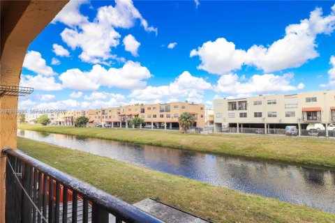 Купить кондоминиум в Хайалиа, Флорида 2 спальни, 94.67м2, № 2044423 - фото 12