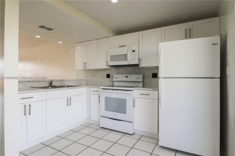 Купить кондоминиум в Хайалиа, Флорида 2 спальни, 94.67м2, № 2044423 - фото 11