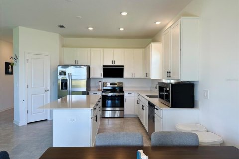 House in ASTONIA in Davenport, Florida 4 bedrooms, 172.15 sq.m. № 1879518 - photo 13