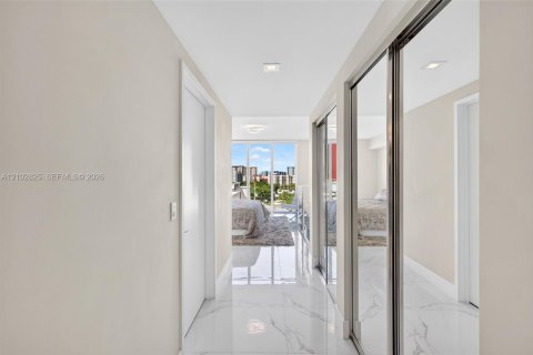 Condo in Sunny Isles Beach, Florida, 3 bedrooms № 2411969 - photo 20