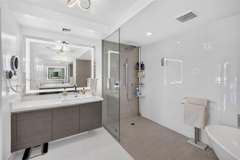 Condo in Sunny Isles Beach, Florida, 3 bedrooms № 2411969 - photo 27