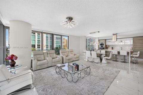 Condo in Sunny Isles Beach, Florida, 3 bedrooms № 2411969 - photo 19