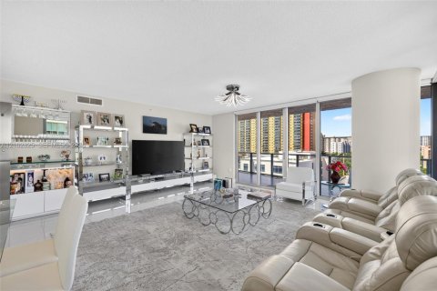 Condo in Sunny Isles Beach, Florida, 3 bedrooms № 2411969 - photo 8