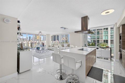 Condo in Sunny Isles Beach, Florida, 3 bedrooms  № 2411969