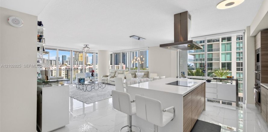 Condo in Sunny Isles Beach, Florida, 3 bedrooms № 2411969
