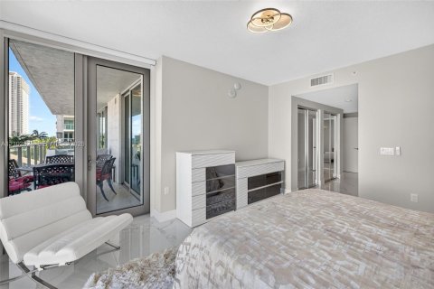 Condo in Sunny Isles Beach, Florida, 3 bedrooms № 2411969 - photo 23
