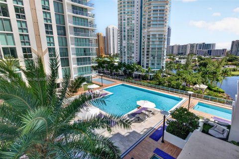 Condo in Sunny Isles Beach, Florida, 3 bedrooms № 2411969 - photo 2