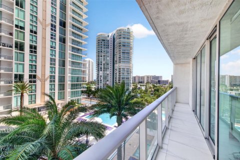 Condo in Sunny Isles Beach, Florida, 3 bedrooms № 2411969 - photo 3