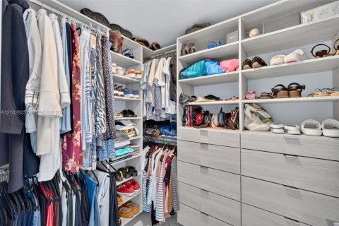 Condo in Sunny Isles Beach, Florida, 3 bedrooms № 2411969 - photo 25