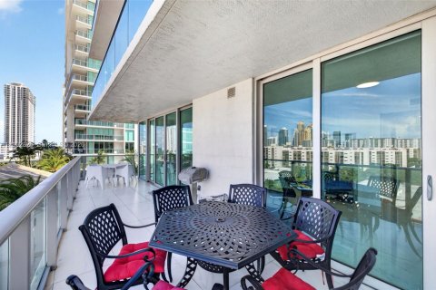 Condo in Sunny Isles Beach, Florida, 3 bedrooms № 2411969 - photo 4