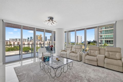 Condo in Sunny Isles Beach, Florida, 3 bedrooms № 2411969 - photo 6