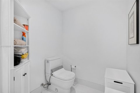 Condo in Sunny Isles Beach, Florida, 3 bedrooms № 2411969 - photo 28