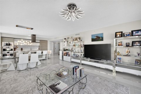 Condo in Sunny Isles Beach, Florida, 3 bedrooms № 2411969 - photo 9