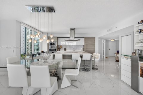 Condo in Sunny Isles Beach, Florida, 3 bedrooms № 2411969 - photo 12