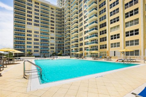 Condominio en venta en Fort Lauderdale, Florida, 1 dormitorio, 101.08 m2 № 2077174 - foto 30