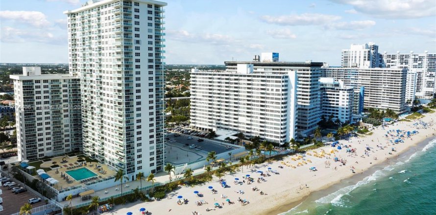 Condominio en Fort Lauderdale, Florida, 1 dormitorio  № 2077174
