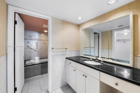 Condominio en venta en Fort Lauderdale, Florida, 1 dormitorio, 101.08 m2 № 2077174 - foto 16