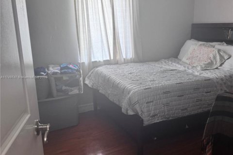 Casa en venta en North Miami, Florida, 4 dormitorios, 194.44 m2 № 1951547 - foto 4