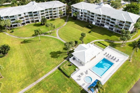 Condo in West Palm Beach, Florida, 2 bedrooms  № 2245611 - photo 12