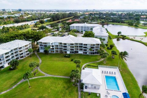 Condo in West Palm Beach, Florida, 2 bedrooms  № 2245611
