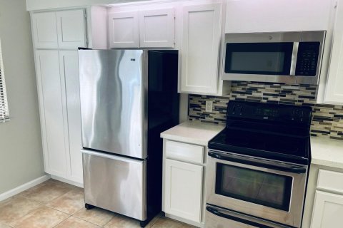 Condo in West Palm Beach, Florida, 2 bedrooms  № 2245611 - photo 3