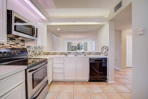 Condo in West Palm Beach, Florida, 2 bedrooms  № 2245611 - photo 2