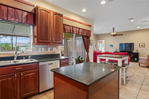 House in Land O' Lakes, Florida 5 bedrooms, 259.2 sq.m. № 1906210 - photo 14
