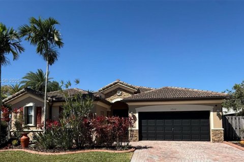 Купить виллу или дом в Майами, Флорида 4 спальни, 213.02м2, № 1958201 - фото 1