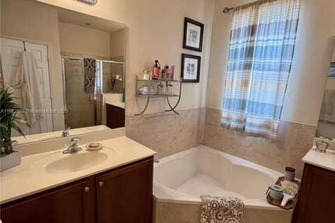 Купить виллу или дом в Майами, Флорида 4 спальни, 213.02м2, № 1958201 - фото 22