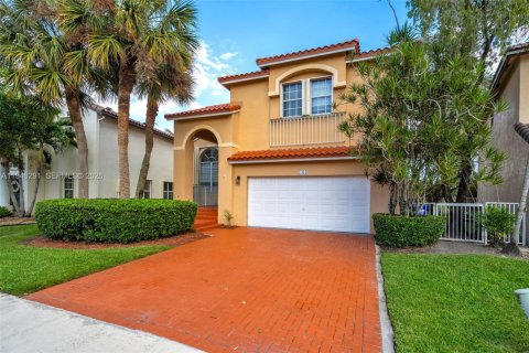 House in Pembroke Pines, Florida 4 bedrooms, 233.46 sq.m. № 2152900 - photo 2