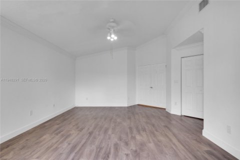 House in Pembroke Pines, Florida 4 bedrooms, 233.46 sq.m. № 2152900 - photo 28