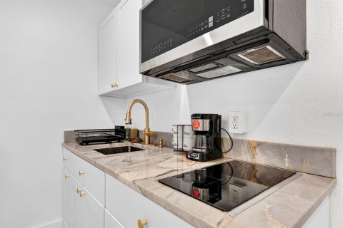 Apartment in Bradenton, Florida 1 bedroom, 41.81 sq.m. № 2223255 - photo 4