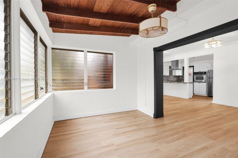 House in North Miami, Florida 2 bedrooms, 116.13 sq.m. № 1970614 - photo 4