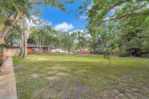 House in North Miami, Florida 2 bedrooms, 116.13 sq.m. № 1970614 - photo 23