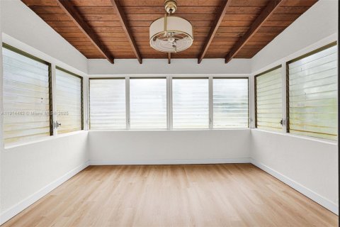 House in North Miami, Florida 2 bedrooms, 116.13 sq.m. № 1970614 - photo 3