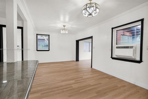 House in North Miami, Florida 2 bedrooms, 116.13 sq.m. № 1970614 - photo 22